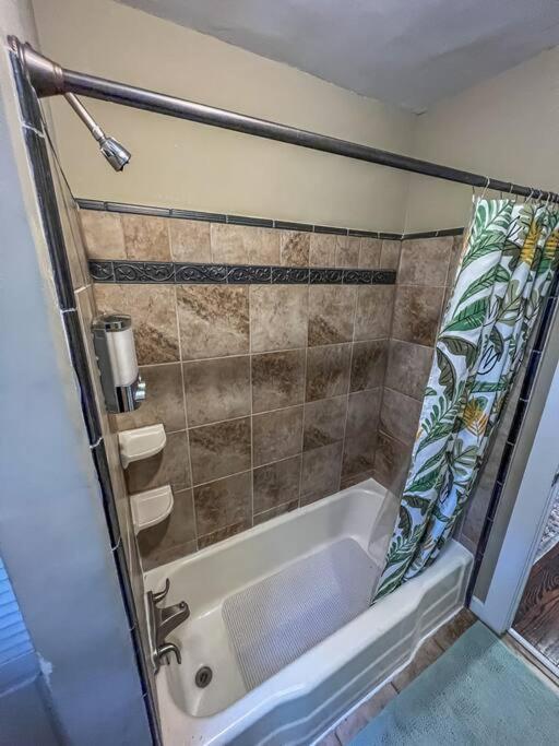 Historic Coastal Haven- Pet Friendly Fast Wi-Fi Villa Norfolk Bagian luar foto