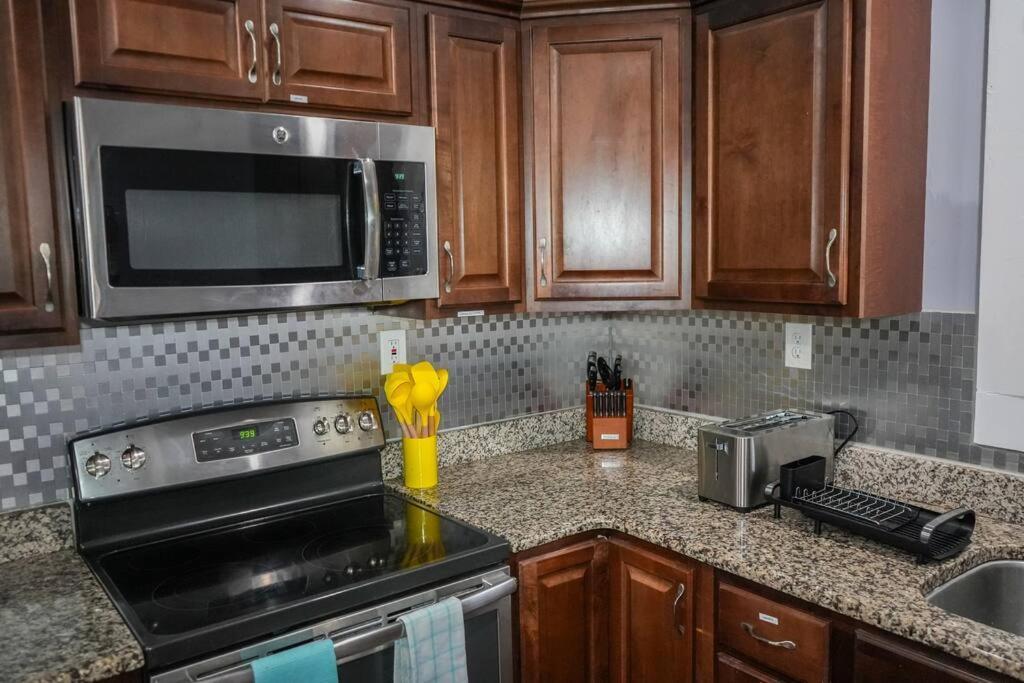 Historic Coastal Haven- Pet Friendly Fast Wi-Fi Villa Norfolk Bagian luar foto