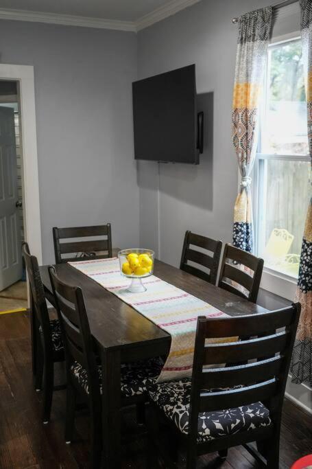 Historic Coastal Haven- Pet Friendly Fast Wi-Fi Villa Norfolk Bagian luar foto